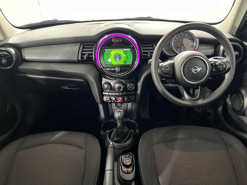 2020 (70) MINI HATCHBACK 1.5 Cooper Classic II 5dr 5898277
