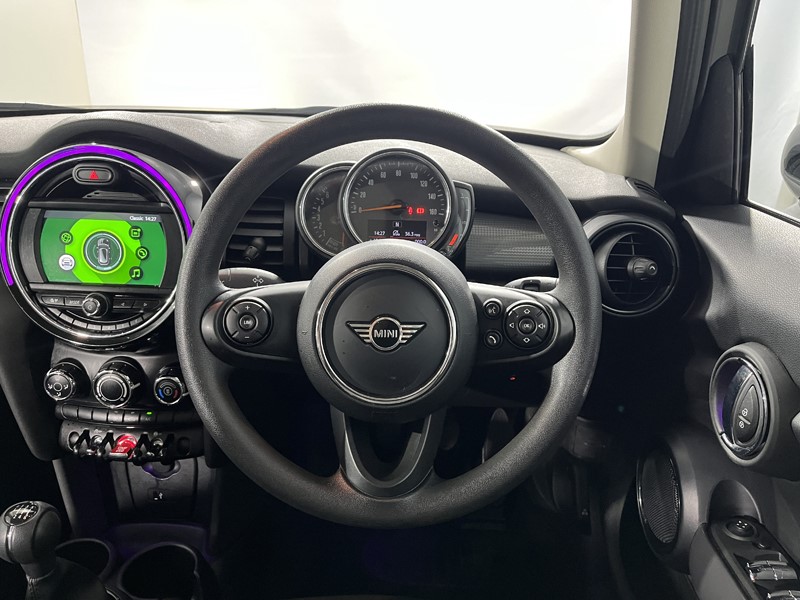 2020 (70) MINI HATCHBACK 1.5 Cooper Classic II 5dr 5898278
