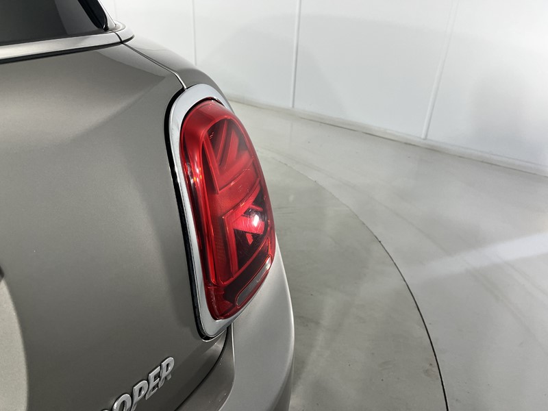 2020 (70) MINI HATCHBACK 1.5 Cooper Classic II 5dr 5898309