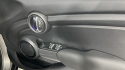 2020 (70) MINI HATCHBACK 1.5 Cooper Classic II 5dr 5898291
