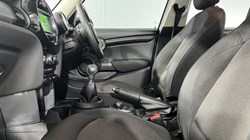 2020 (70) MINI HATCHBACK 1.5 Cooper Classic II 5dr 5898304