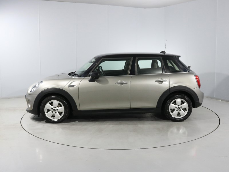 2020 (70) MINI HATCHBACK 1.5 Cooper Classic II 5dr 5898312