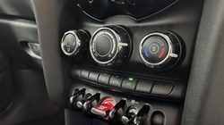 2020 (70) MINI HATCHBACK 1.5 Cooper Classic II 5dr 5898301