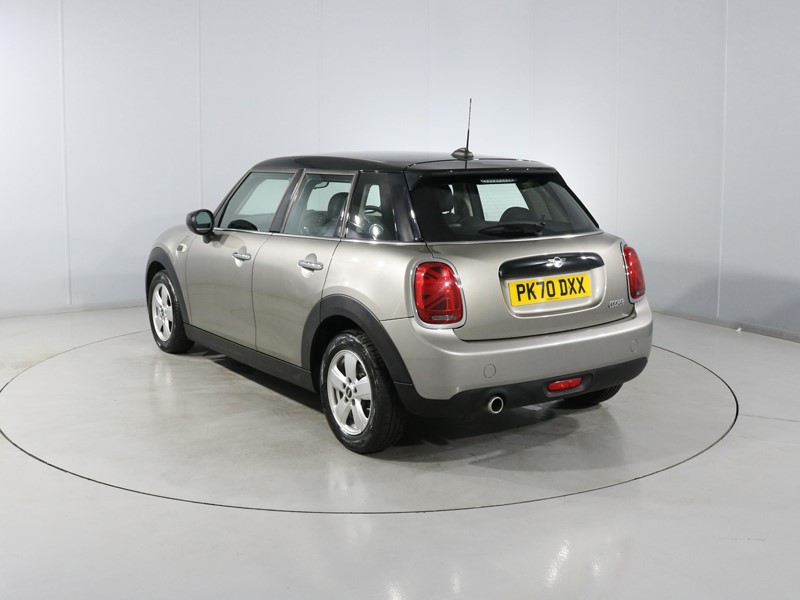 2020 (70) MINI HATCHBACK 1.5 Cooper Classic II 5dr 5898275