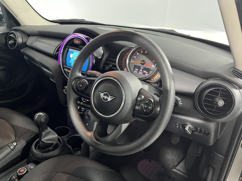 2020 (70) MINI HATCHBACK 1.5 Cooper Classic II 5dr 5898279