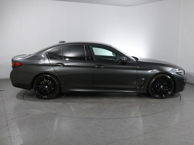 2022 (22) BMW 5 SERIES 520i MHT M Sport 4dr Step Auto 5923273