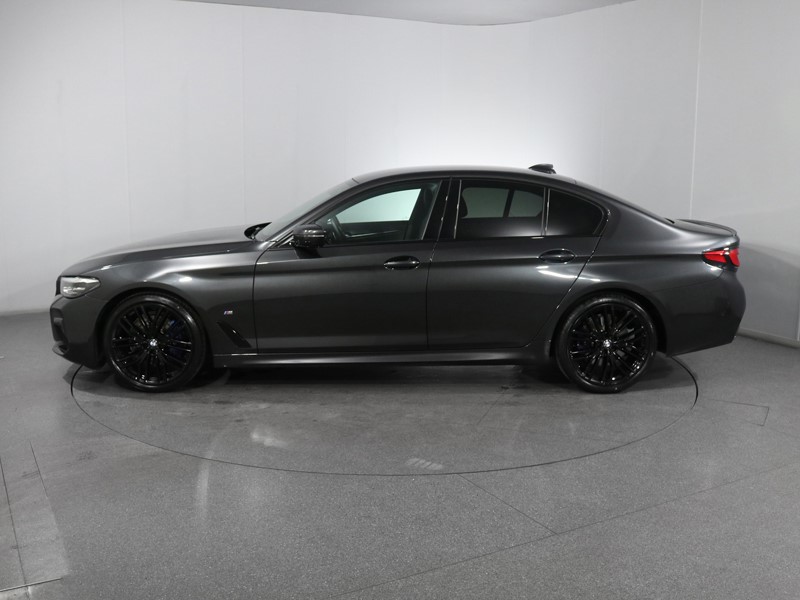 2022 (22) BMW 5 SERIES 520i MHT M Sport 4dr Step Auto 5923322