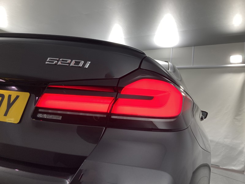 2022 (22) BMW 5 SERIES 520i MHT M Sport 4dr Step Auto 5923319
