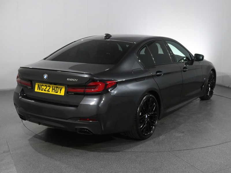 2022 (22) BMW 5 SERIES 520i MHT M Sport 4dr Step Auto 5923323