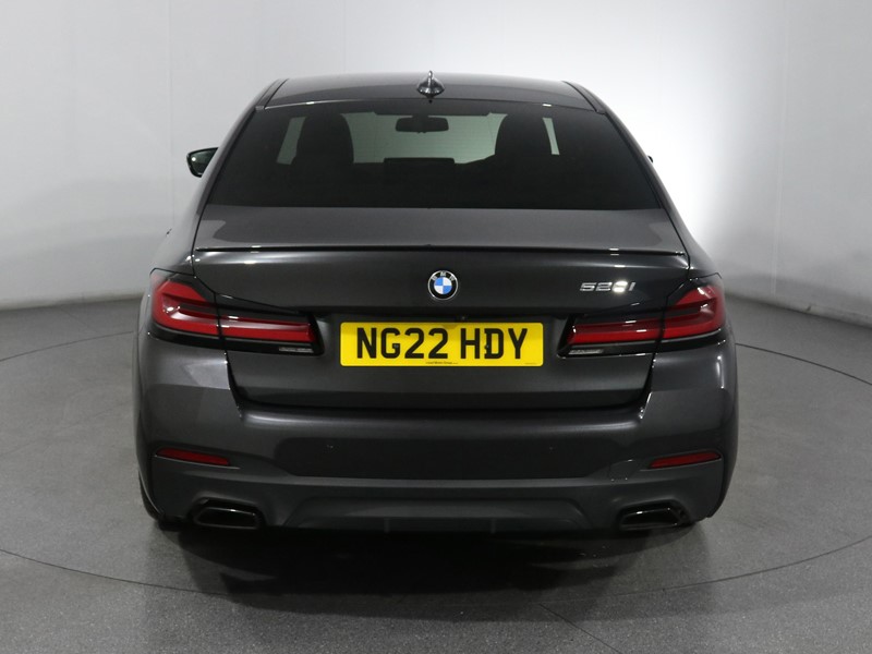 2022 (22) BMW 5 SERIES 520i MHT M Sport 4dr Step Auto 5923285