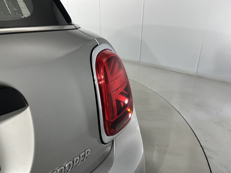 2023 (73) MINI HATCHBACK 1.5 Cooper Classic Premium 5dr Auto 5932197