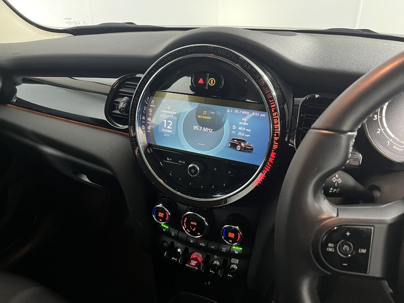 2023 (73) MINI HATCHBACK 1.5 Cooper Classic Premium 5dr Auto 5932163