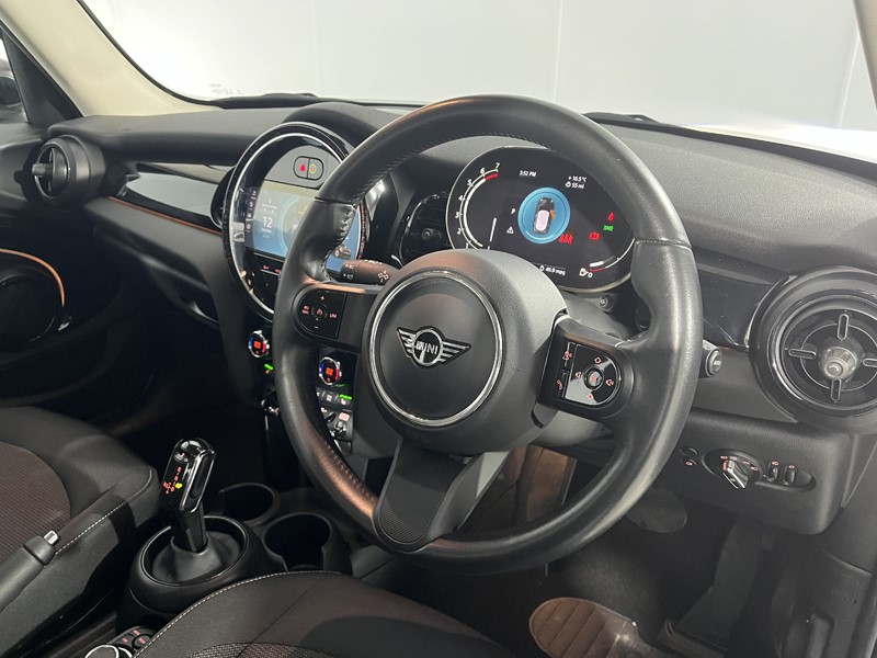 2023 (73) MINI HATCHBACK 1.5 Cooper Classic Premium 5dr Auto 5932161