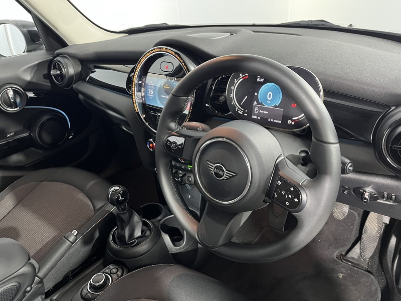 2021 (71) MINI HATCHBACK 1.5 Cooper Classic 5dr 5952350