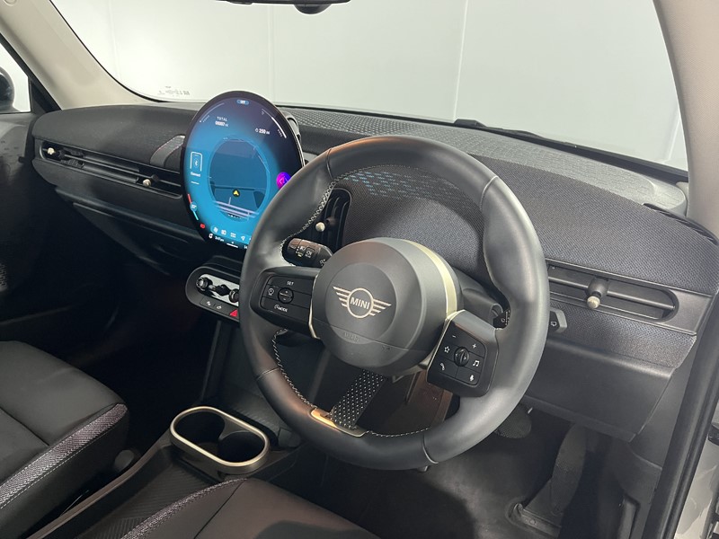2024 (24) MINI COOPER 1.5 C Classic 3dr Auto 5942157