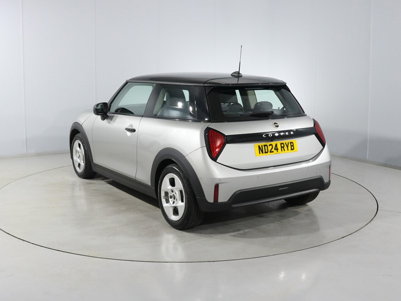 2024 (24) MINI COOPER 1.5 C Classic 3dr Auto – Video 1 of 1