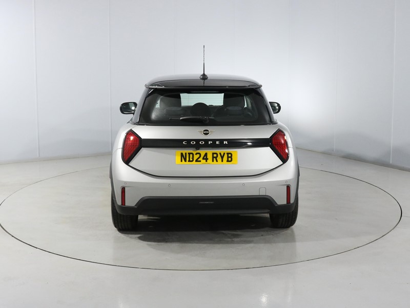 2024 (24) MINI COOPER 1.5 C Classic 3dr Auto 5942166