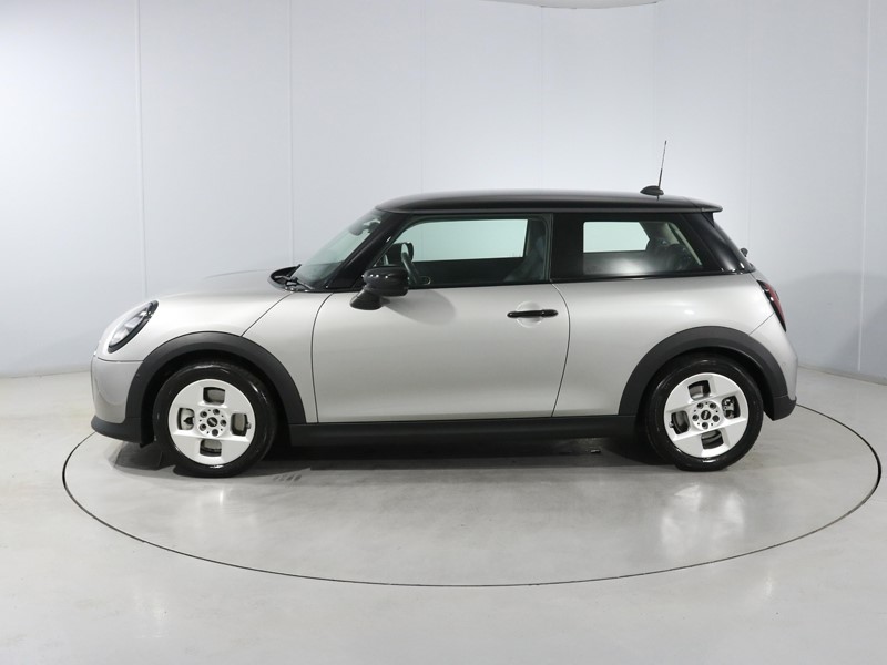 2024 (24) MINI COOPER 1.5 C Classic 3dr Auto 5942190