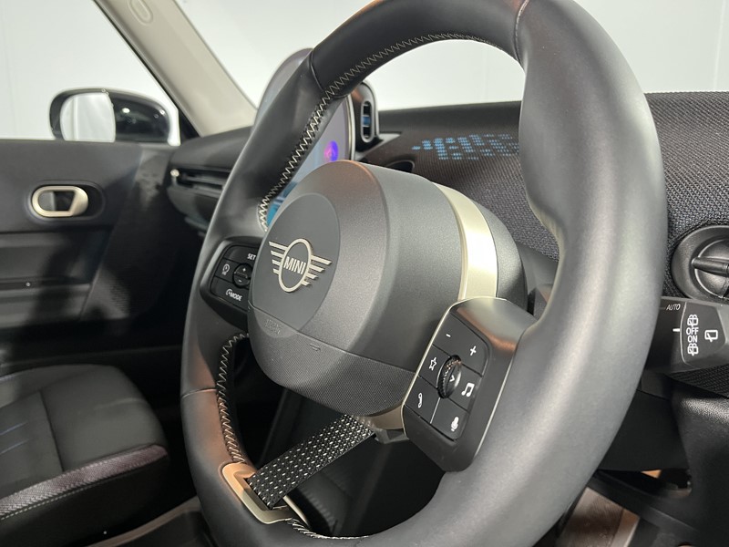 2024 (24) MINI COOPER 1.5 C Classic 3dr Auto 5942171