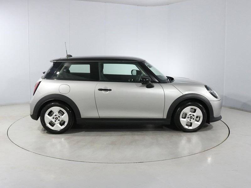 2024 (24) MINI COOPER 1.5 C Classic 3dr Auto 5942154