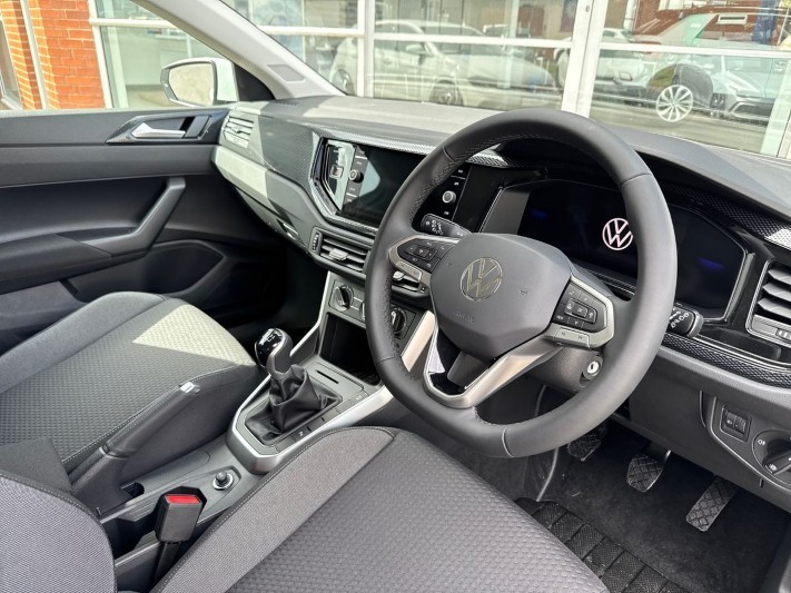  VOLKSWAGEN POLO 1.0 TSI Match 5dr 5311370