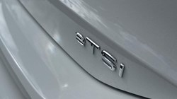VOLKSWAGEN TIGUAN 1.5 eTSI 150 R-Line 5dr DSG 5818501