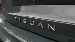 VOLKSWAGEN TIGUAN 2.0 TDI R-Line 5dr DSG 5589770