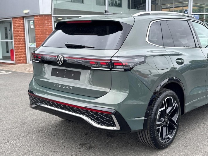  VOLKSWAGEN TIGUAN 2.0 TDI R-Line 5dr DSG 5589803