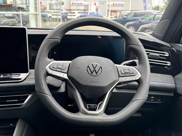  VOLKSWAGEN TIGUAN 2.0 TDI R-Line 5dr DSG 5589777