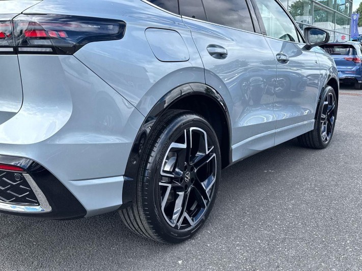  VOLKSWAGEN TIGUAN 2.0 TDI R-Line 5dr DSG 5573158