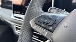 VOLKSWAGEN TIGUAN 2.0 TDI R-Line 5dr DSG 5573138