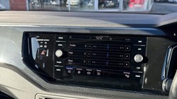 VOLKSWAGEN POLO 1.0 Life 5dr 5950910