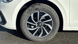 VOLKSWAGEN POLO 1.0 Life 5dr 5950847