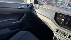 VOLKSWAGEN POLO 1.0 Life 5dr 5950914