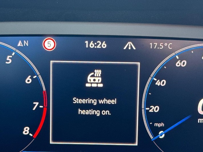  VOLKSWAGEN T-ROC 1.5 TSI R-Line 2dr DSG 5892021