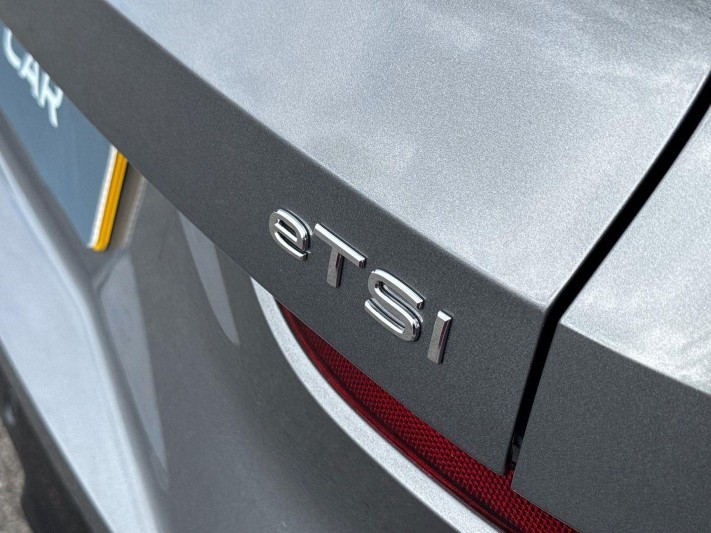 VOLKSWAGEN T-ROC 1.5 eTSI 150 R-Line 5dr DSG 5800306
