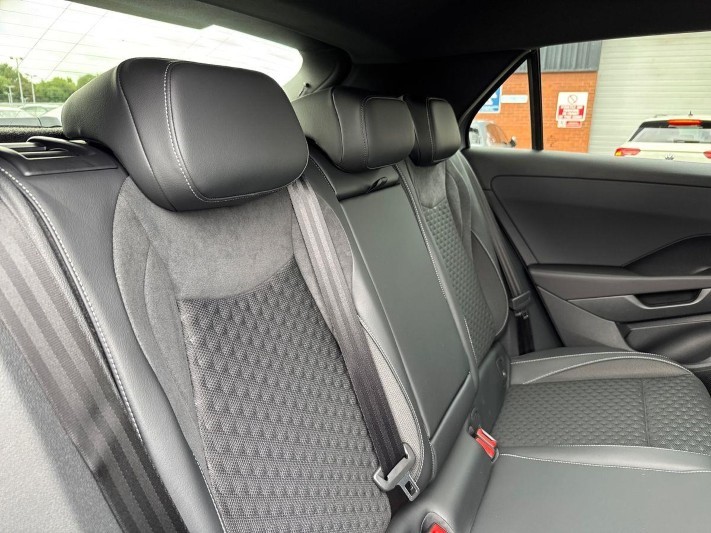  VOLKSWAGEN T-ROC 1.5 eTSI 150 R-Line 5dr DSG 5800328