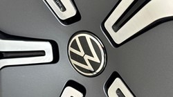 VOLKSWAGEN TIGUAN 1.5 TSI eHybrid R-Line 5dr DSG 5844692
