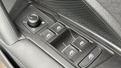 VOLKSWAGEN TIGUAN 1.5 TSI eHybrid R-Line 5dr DSG 5844658