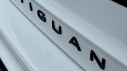 VOLKSWAGEN TIGUAN 1.5 TSI eHybrid R-Line 5dr DSG 5844655