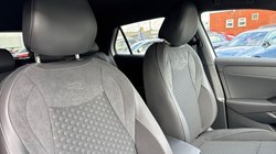 VOLKSWAGEN T-ROC 1.5 eTSI 150 R-Line 5dr DSG 5823506