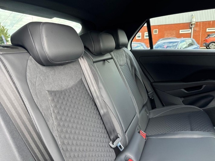  VOLKSWAGEN T-ROC 1.5 eTSI 150 R-Line 5dr DSG 5823529