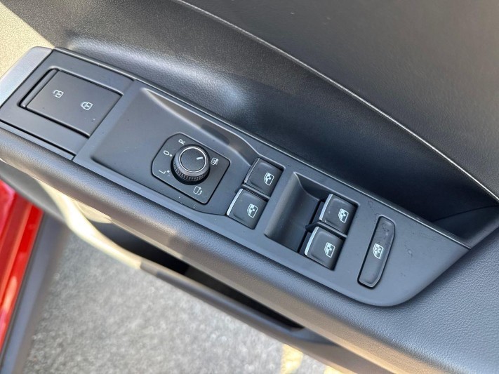  VOLKSWAGEN T-ROC 1.5 eTSI 150 R-Line 5dr DSG 5948865