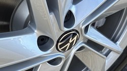 VOLKSWAGEN T-ROC 1.5 eTSI 150 R-Line 5dr DSG 5948899