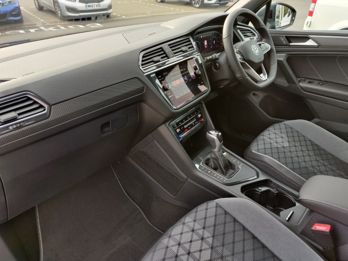 2023 (23) VOLKSWAGEN TIGUAN 1.4 TSI eHybrid R-Line 5dr DSG 3397564