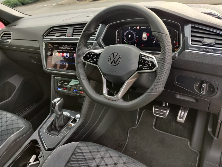 2023 (23) VOLKSWAGEN TIGUAN 1.4 TSI eHybrid R-Line 5dr DSG 3397565