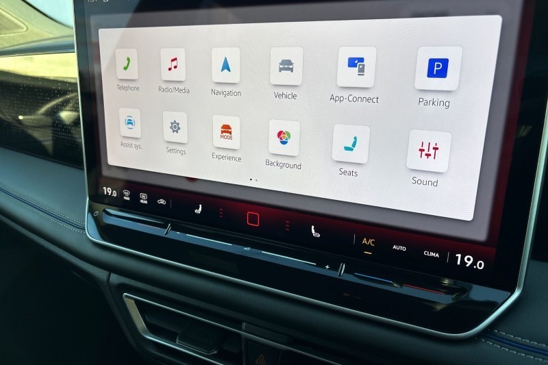 2024 (24) VOLKSWAGEN TIGUAN 1.5 eTSI 150 R-Line Launch Edition 5dr DSG 3624107