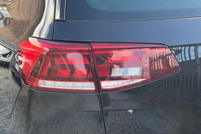 2021 (21) VOLKSWAGEN PASSAT 2.0 TDI EVO SCR R-Line 5dr DSG 3422607