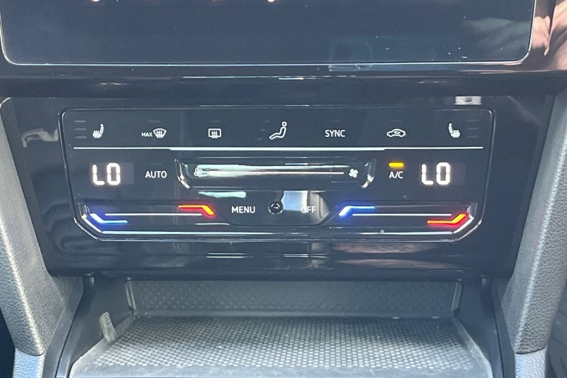 2021 (21) VOLKSWAGEN PASSAT 2.0 TDI EVO SCR R-Line 5dr DSG 3422591