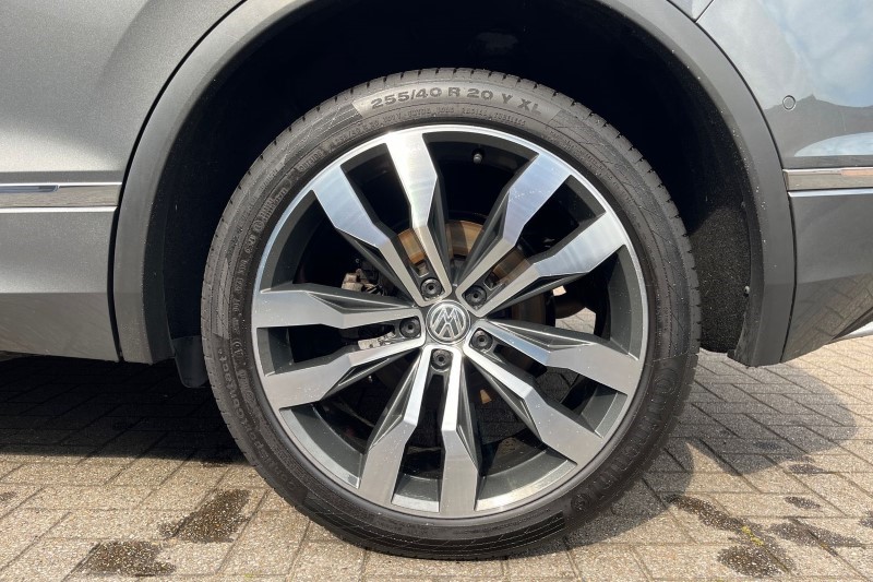 2019 (69) VOLKSWAGEN TIGUAN 2.0 TSi 230 4Motion R-Line Tech 5dr DSG 3394586